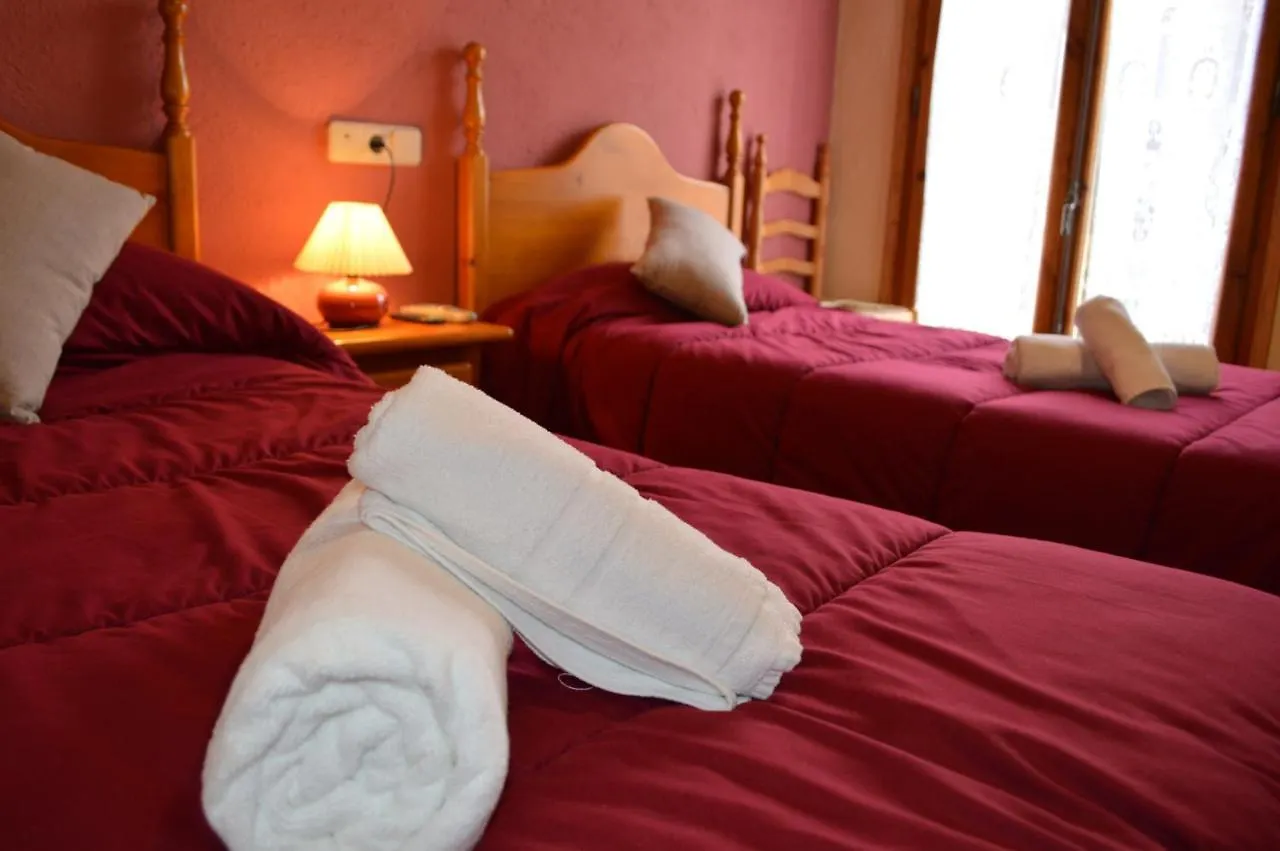 Hostal Pas De La Pera Aransa 3*,