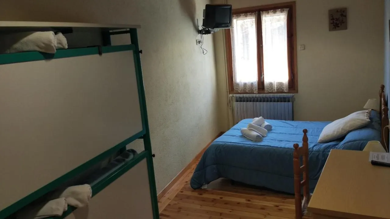 Hostal Pas De La Pera Aransa 3*,